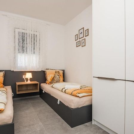 Apartment Spanic 1 วีร์ ภายนอก รูปภาพ