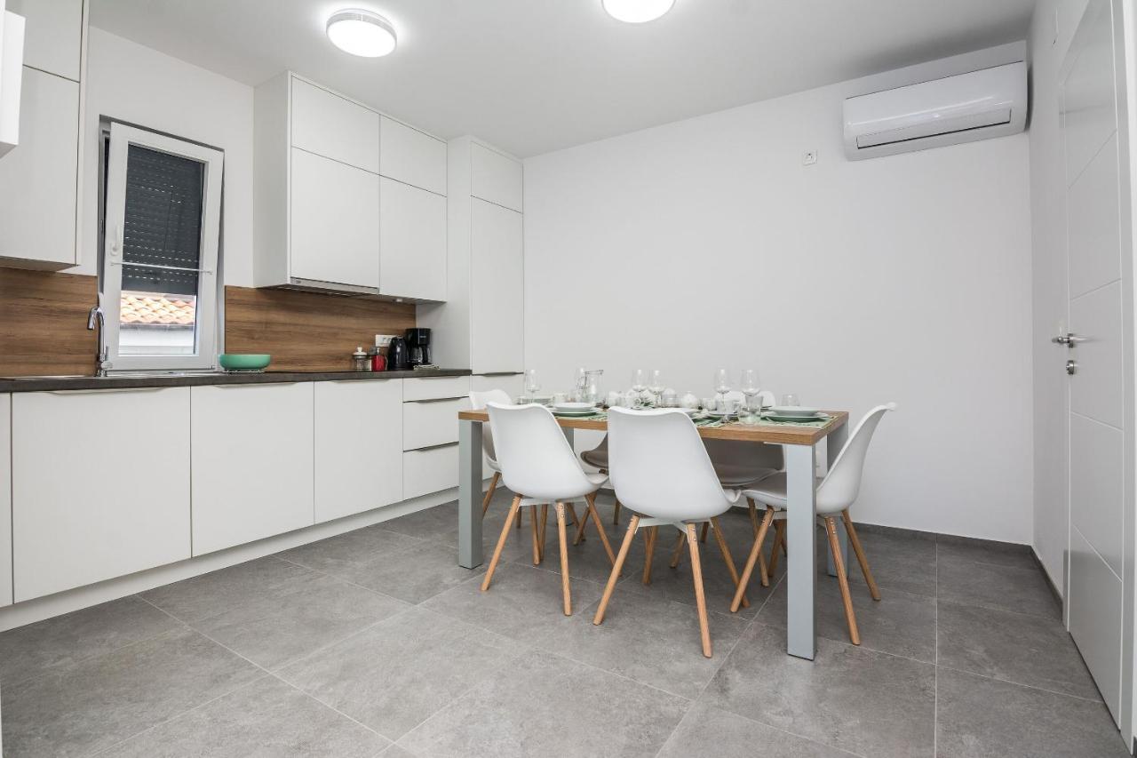 Apartment Spanic 1 วีร์ ภายนอก รูปภาพ