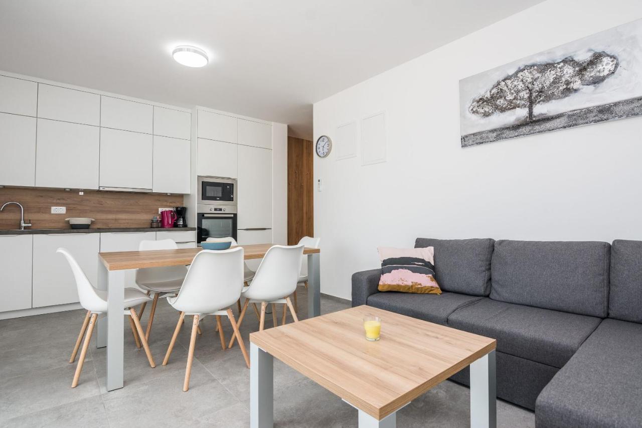 Apartment Spanic 1 วีร์ ภายนอก รูปภาพ
