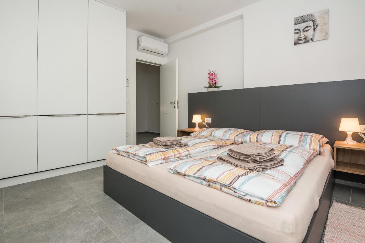 Apartment Spanic 1 วีร์ ภายนอก รูปภาพ