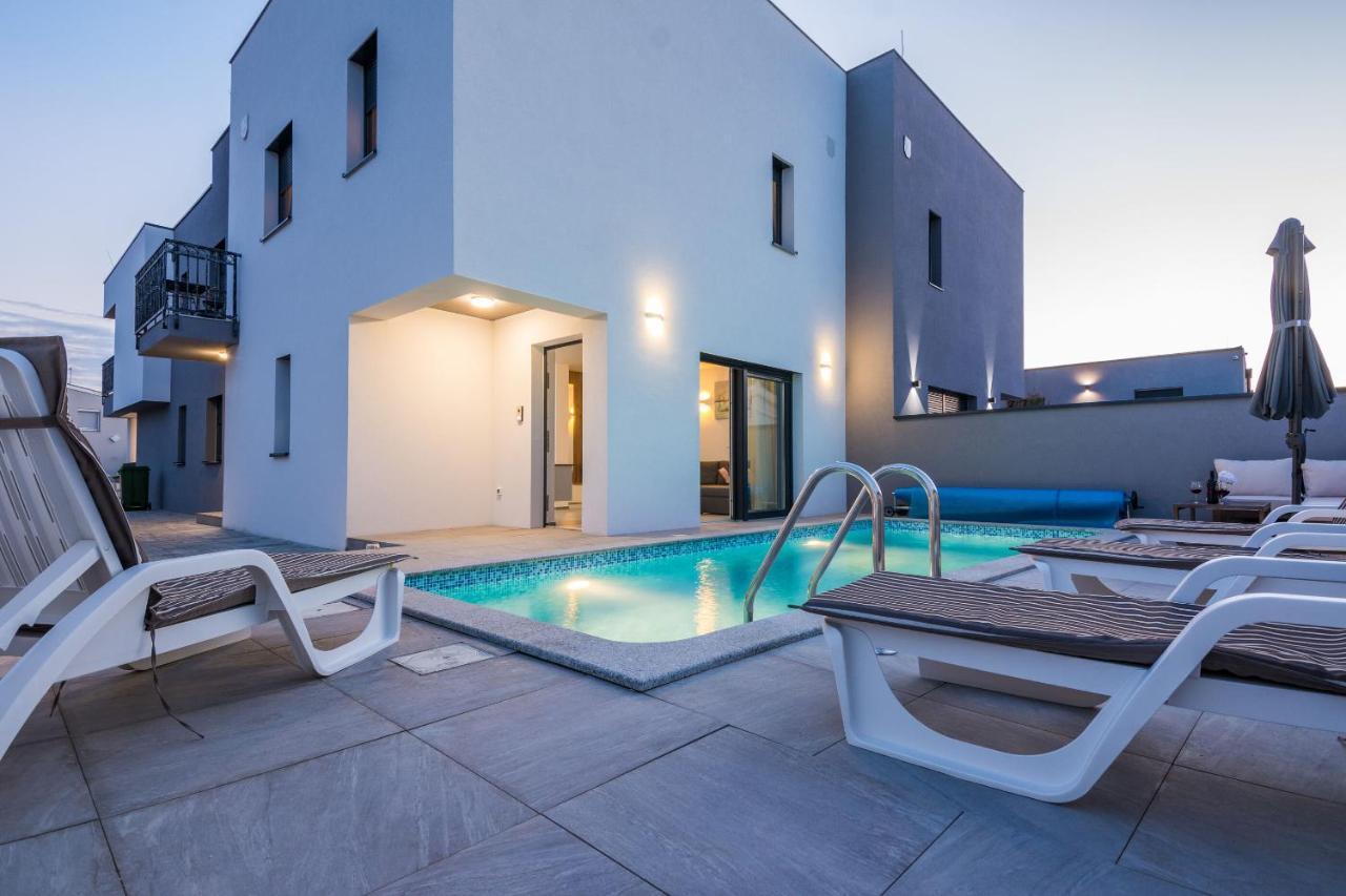 Apartment Spanic 1 วีร์ ภายนอก รูปภาพ