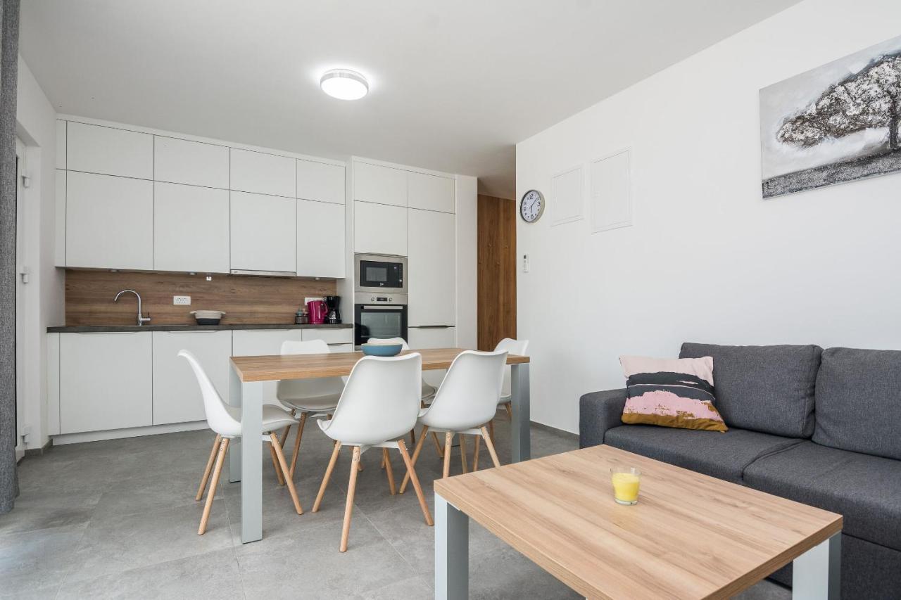 Apartment Spanic 1 วีร์ ภายนอก รูปภาพ