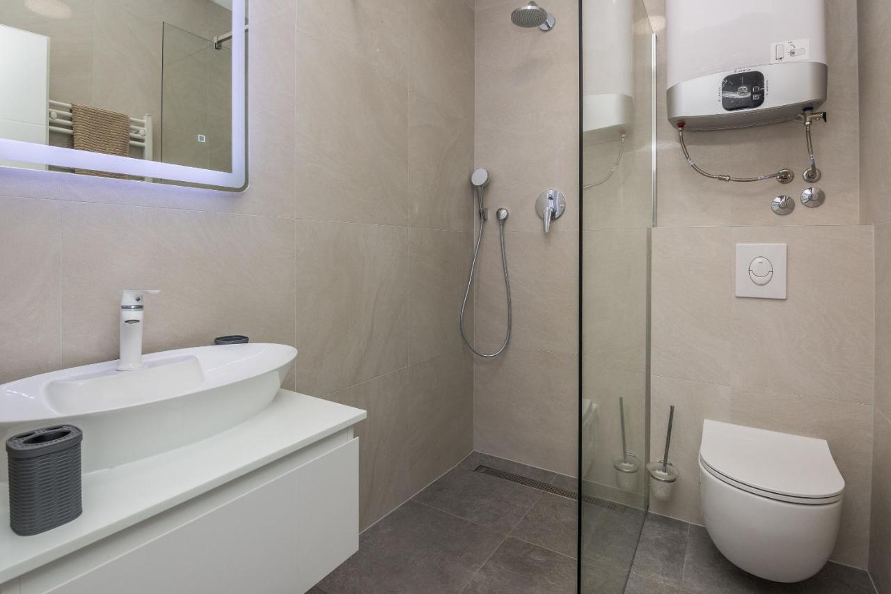 Apartment Spanic 1 วีร์ ภายนอก รูปภาพ