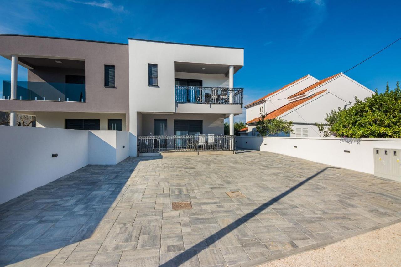 Apartment Spanic 1 วีร์ ภายนอก รูปภาพ