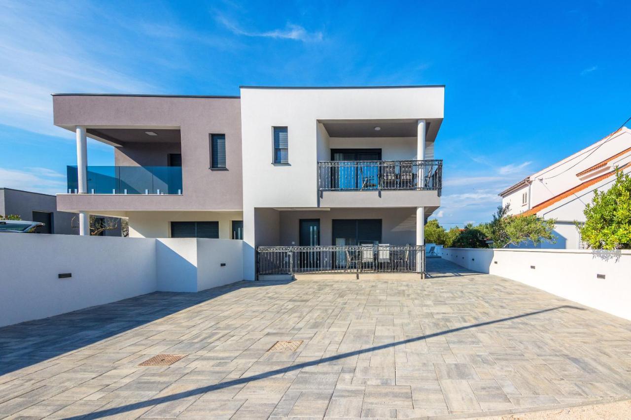 Apartment Spanic 1 วีร์ ภายนอก รูปภาพ