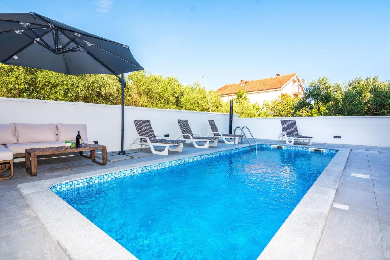 Apartment Spanic 1 วีร์ ภายนอก รูปภาพ