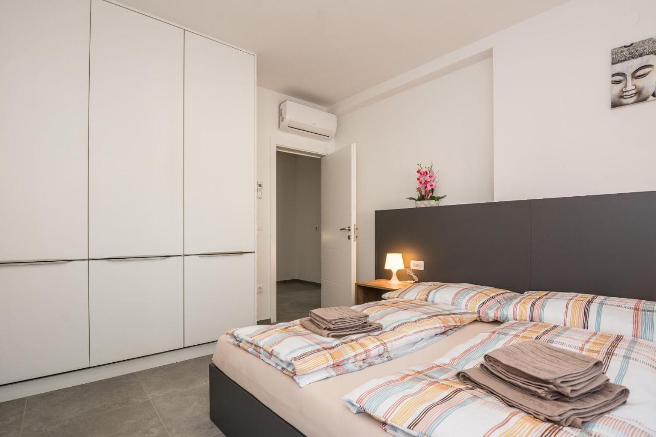 Apartment Spanic 1 วีร์ ภายนอก รูปภาพ