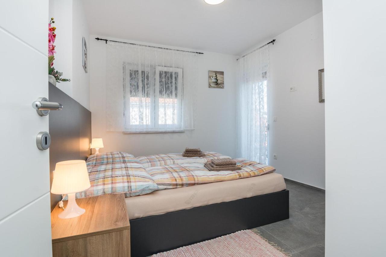 Apartment Spanic 1 วีร์ ภายนอก รูปภาพ