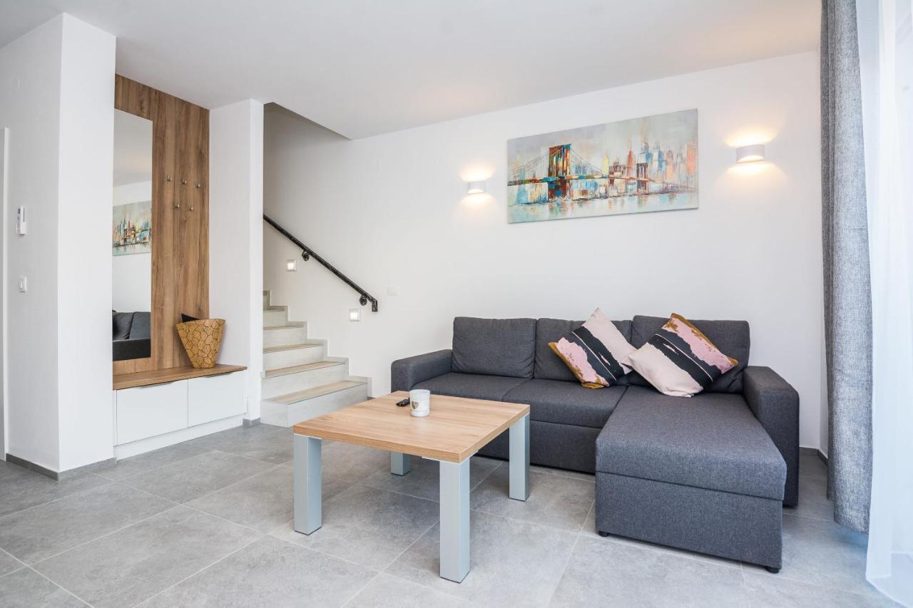 Apartment Spanic 1 วีร์ ภายนอก รูปภาพ