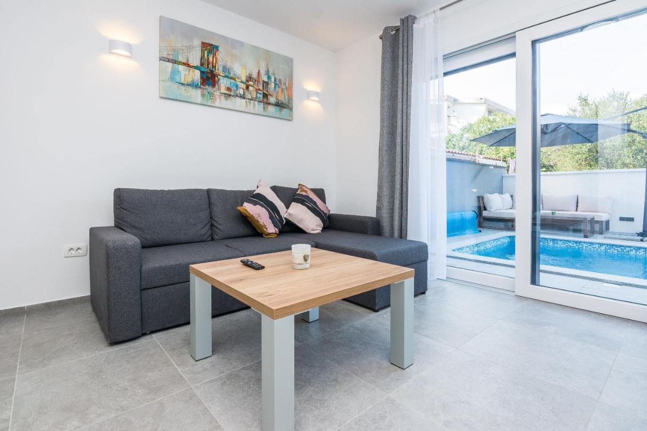 Apartment Spanic 1 วีร์ ภายนอก รูปภาพ