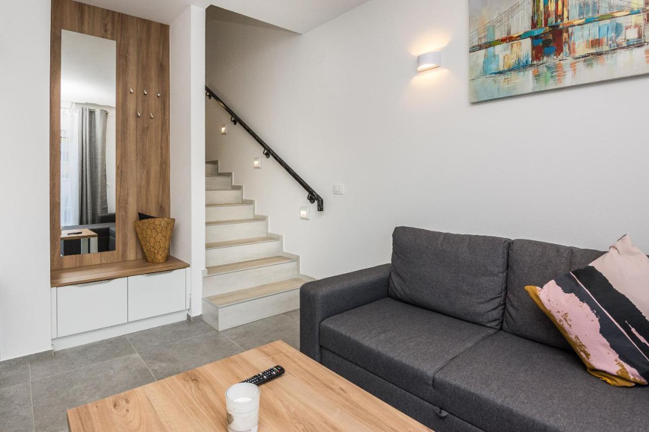 Apartment Spanic 1 วีร์ ภายนอก รูปภาพ