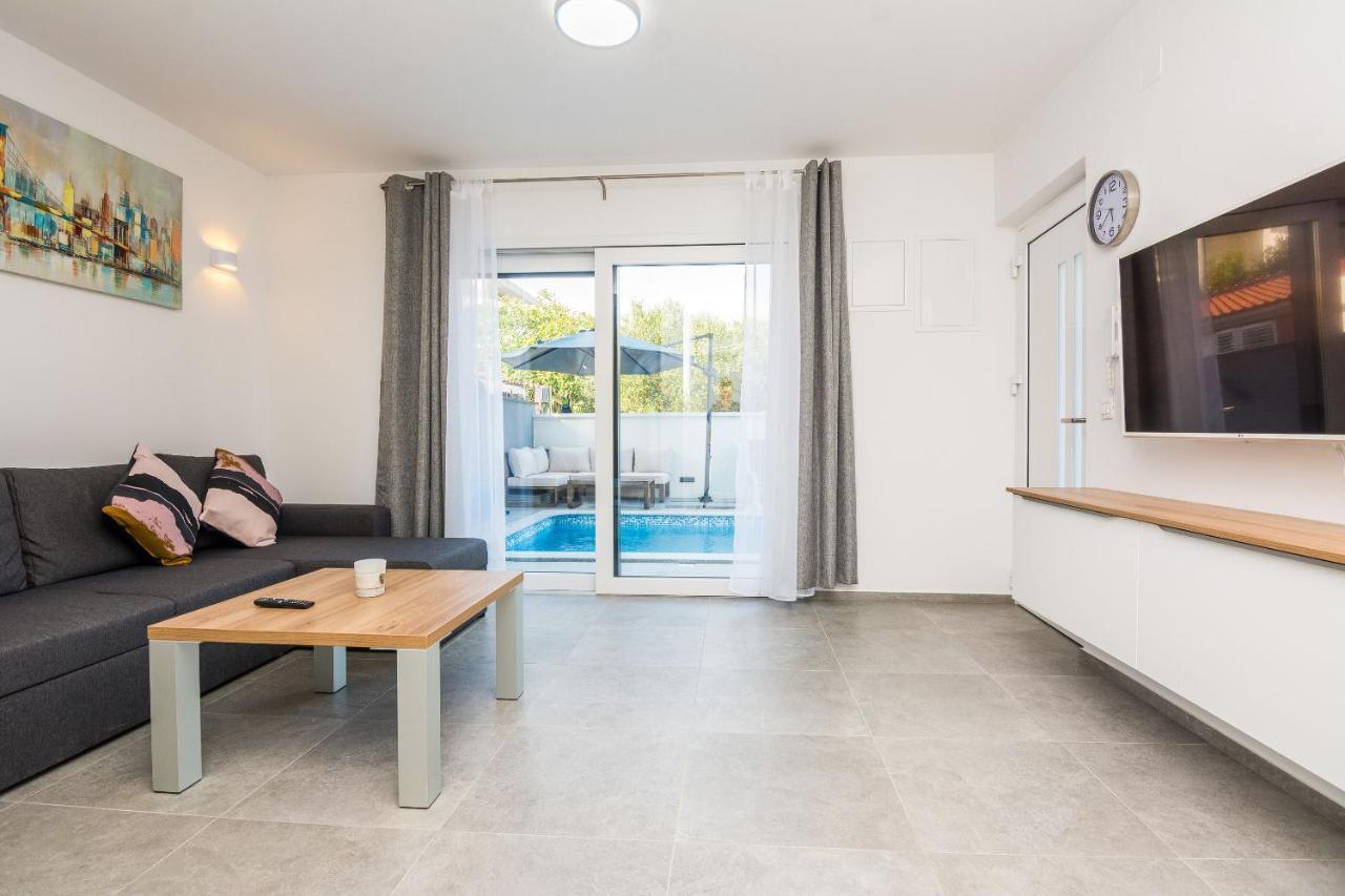 Apartment Spanic 1 วีร์ ภายนอก รูปภาพ