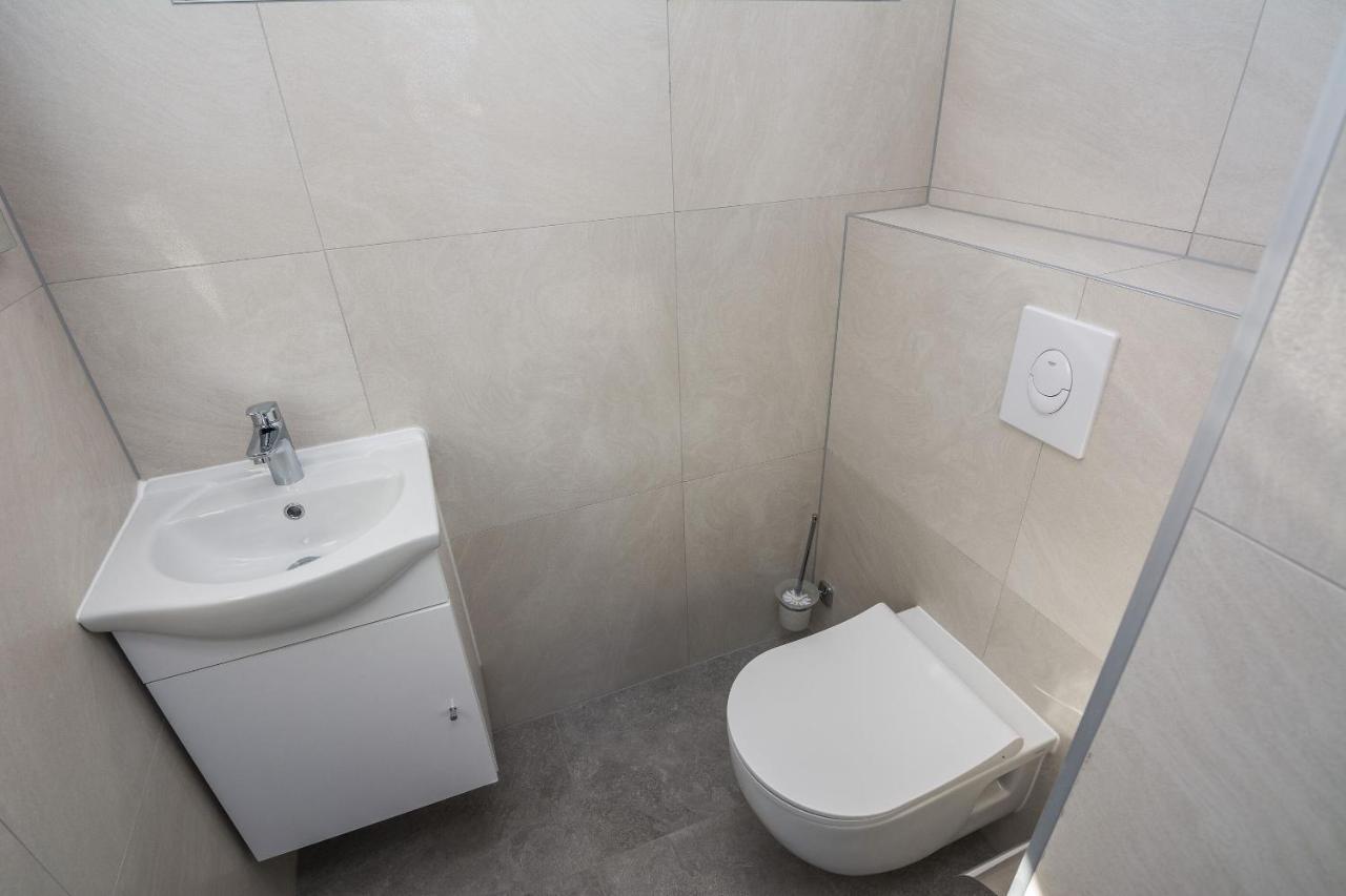 Apartment Spanic 1 วีร์ ภายนอก รูปภาพ
