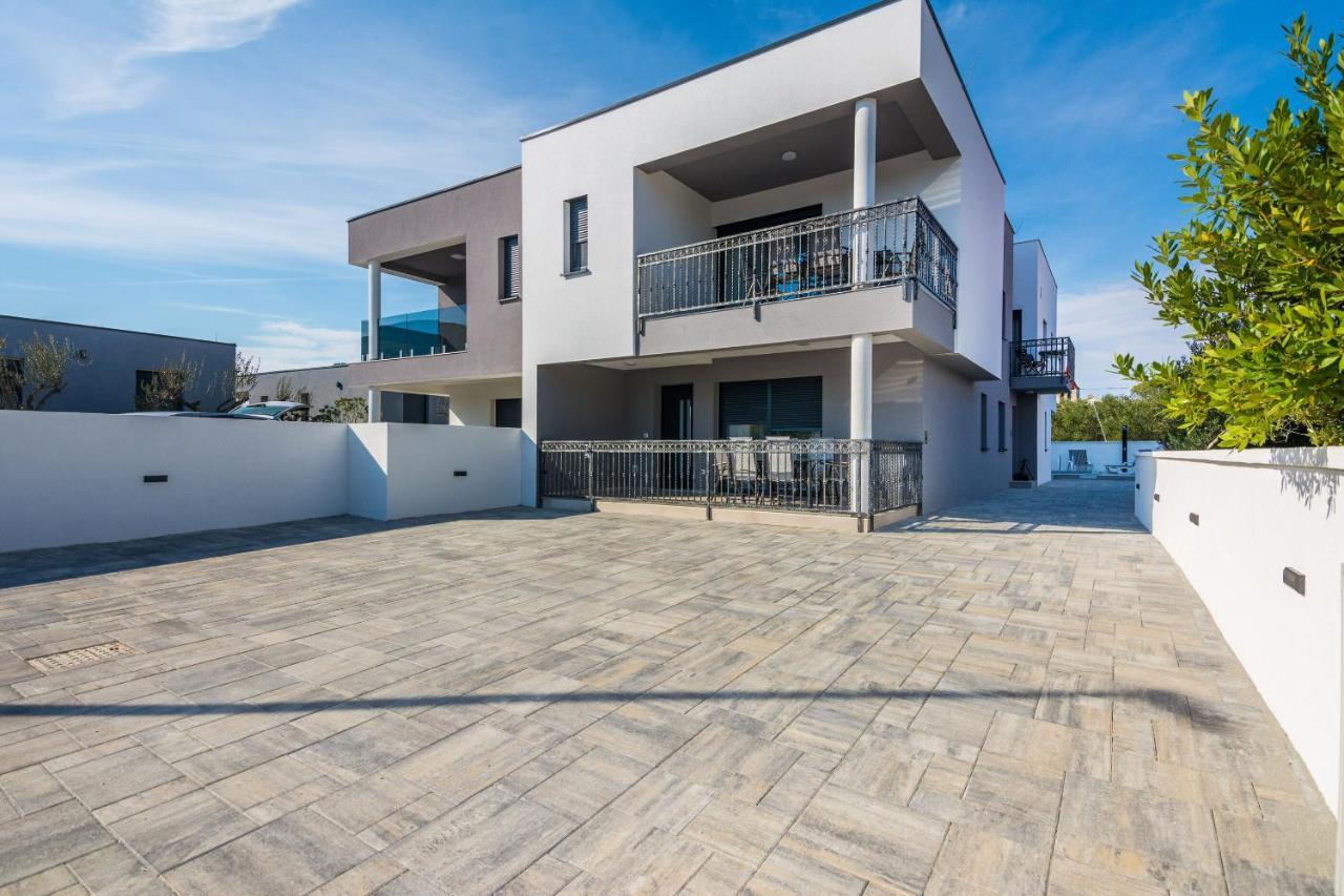 Apartment Spanic 1 วีร์ ภายนอก รูปภาพ