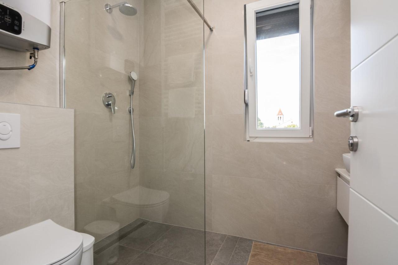 Apartment Spanic 1 วีร์ ภายนอก รูปภาพ