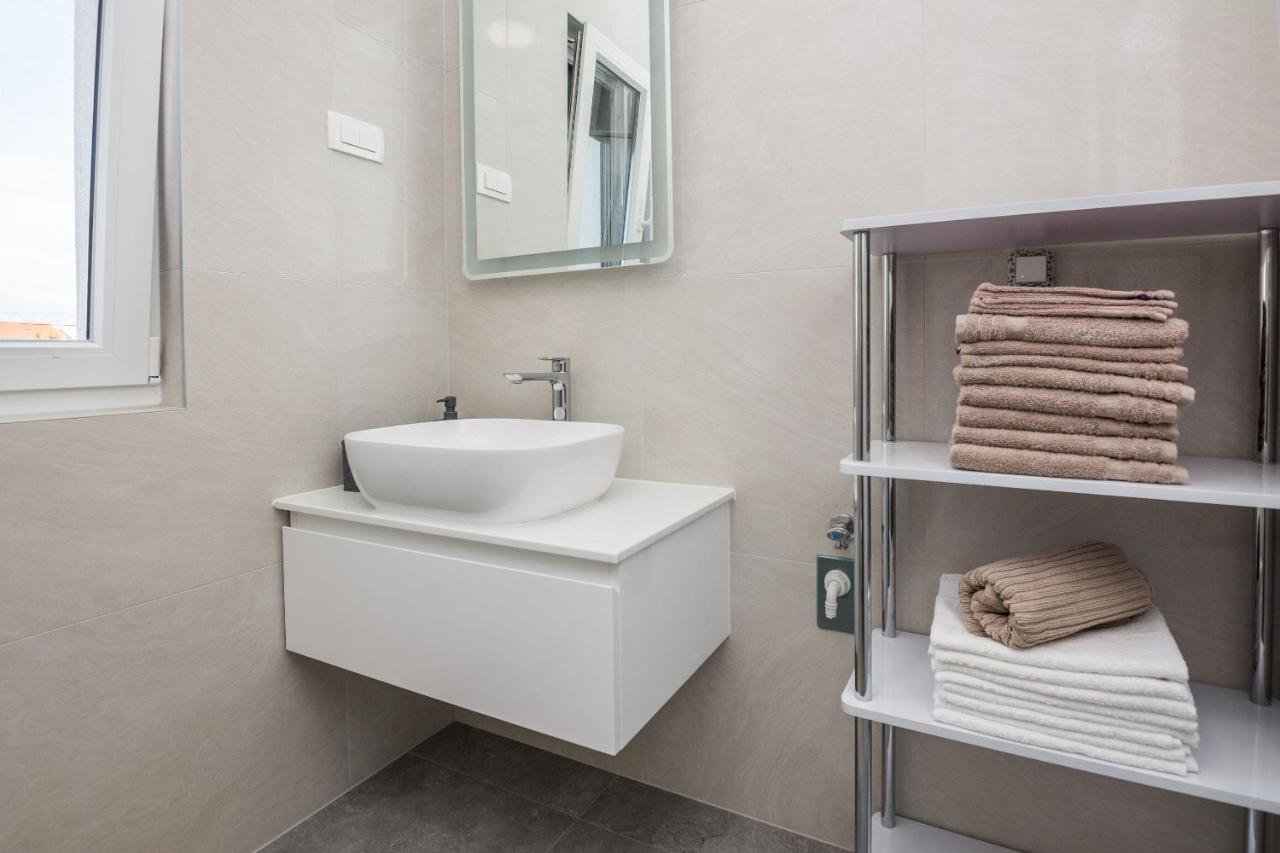 Apartment Spanic 1 วีร์ ภายนอก รูปภาพ